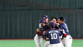 마운드 패싱→이정후 향해 돌진한 안현민...압박감 버틴 캡틴 향한 예우 [WBC 피플]