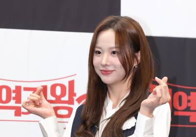 [포토] 솔지, 손가락하트도 귀엽게~