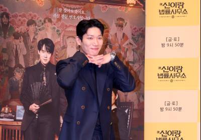 [포토]김경남, 등장부터 웃음 발사