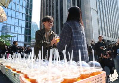 [포토] 장항준 감독, '왕사남' 덕분에 1200만 관객 돌파했어요!