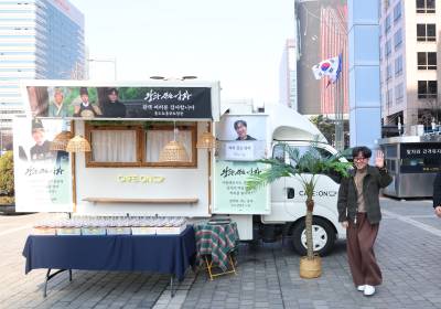 [포토] 멋지게 등장하는 '왕사남' 장항준 감독