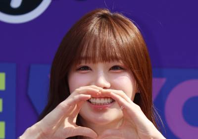 [포토] 츄, 시그니처 깨물 하트 '앙'