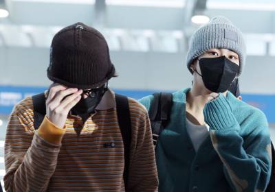 [포토] 셔터 세례 속 출국장으로 향하는 엔하이픈 제이크-정원