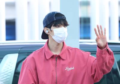 [포토] 세븐틴 도겸, 팬들을 향해 흔드는 손