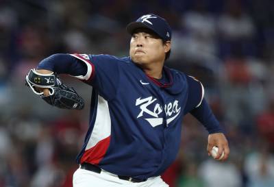 땅에 꽂힌 공이 3루타가 되다니, 불운의 나비효과 류현진 3실점→조기강판으로 [WBC]