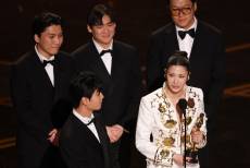 ‘케데헌’ 수상 소감 도중 마이크 꺼…美 아카데미, 인종차별 논란 [왓IS]