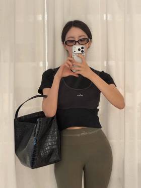 ‘금융맨♥’ 효민, 운동에 재미 붙였다…탄탄한 힙라인 눈길 