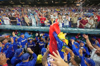 "스시 먹었고, 피자 먹었다!" 논란의 먹방 세리머니? '사상 첫 결승' 베네수엘라 팬들 난리났다 [WBC 이슈]