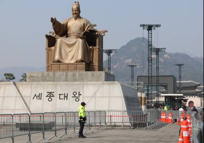 [포토] 펜스 설치로 통제된 광화문광장