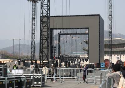 [포토] BTS 공연 무대 설치 중인 광화문광장