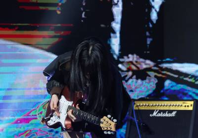 [포토] 레이턴시 희연, 화려한 기타 연주