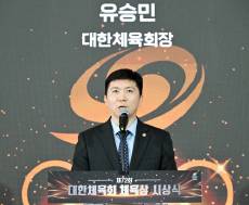 [유승민 인터뷰-①]“신발 벗어준 이유? 벽을 허물고 싶었다”…유승민의 1년