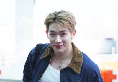 [포토] 원호, 공항에 나타난 금빛 남신