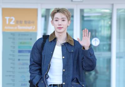 [포토] 원호, 예쁜 손인사