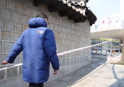 [포토] 덕수궁 돌담길 훼손 방지를 위한 통제선