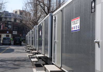 [포토] BTS 광화문 공연으로 설치된 간이 화장실