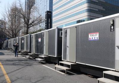 [포토] BTS 광화문 공연으로 설치된 간이 화장실