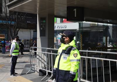 [포토] BTS 광화문 공연으로 폐쇄된 지하철역 입구