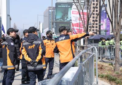 [포토] 광화문 일대에 배치된 소방 인력