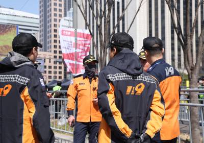 [포토] 광화문 일대에 배치된 소방 인력