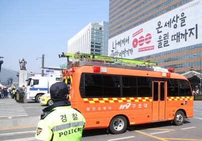 [포토] 광화문 일대에 배치된 소방 인력