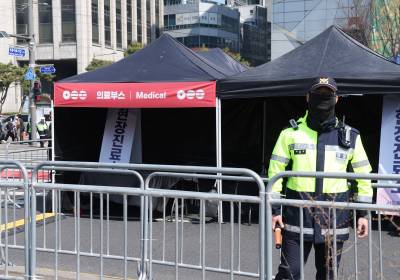 [포토] 광화문 일대에 설치된 의료 부스