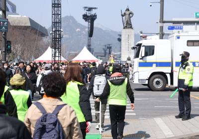[포토] 많은 인파 몰린 광화문 일대