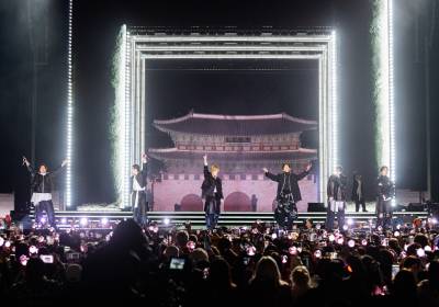 [포토] 방탄소년단, 광화문에서 펼치는 멋진 무대