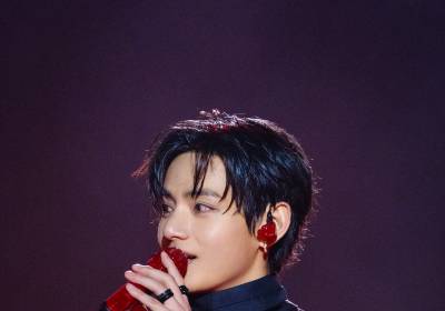 [포토] 방탄소년단 뷔, 살짝 짓는 미소에 심쿵