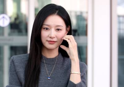 [포토]배우 김지원, 청순함 가득 담아 '볼하트'