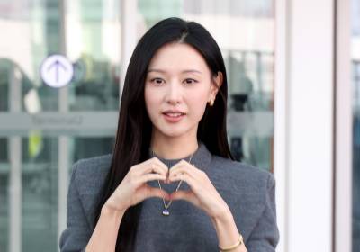 [포토]배우 김지원, 손도 얼굴도 '러블리'