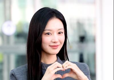 [포토]배우 김지원, 하트보다 미소