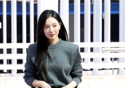 [포토]배우 김지원, 걸음걸이도 근사하게