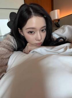 에스파 윈터, 침대 위 초근접 셀카... 숨멎 인형 미모 [IS하이컷]