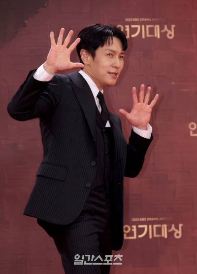 김동완 “사실과 다른 허위 주장”…‘前 매니저’ 폭로 법적 대응 예고
