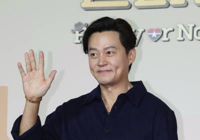 [포토] 이서진, 훈훈한 손인사