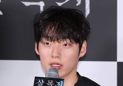 [포토] 인사말 하는 윤재찬