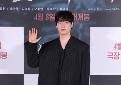 [포토] 윤재찬, 멋진 손인사