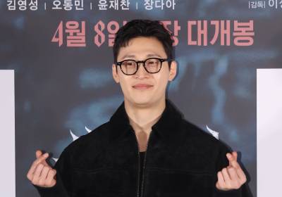 [포토] 오동민, 앙증맞은 손가락 하트