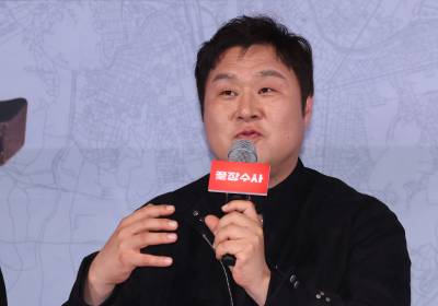 [포토] 질문에 답하는 윤경호