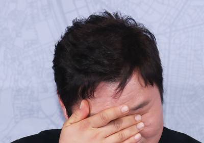 [포토] 눈물 닦는 윤경호