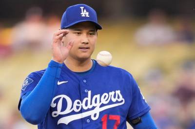 "평생 간직할 것" 동료 감탄…오타니, 선수단에 600만원 시계 쐈다