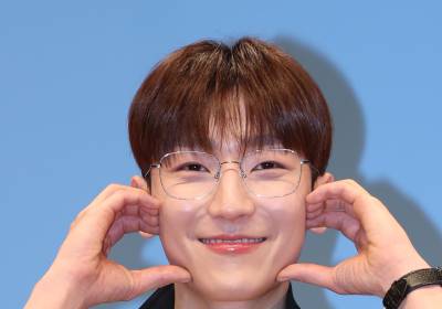 [포토] 정동환, 귀여운 볼하트