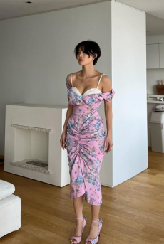 화사, 파격 ‘란제리룩’ 화제…매혹적 자태 과시 [IS하이컷]