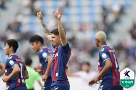 윌리안 멀티골 폭발…수원FC, 파주 꺾고 4연승