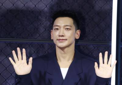 [포토] 정지훈, 부드러운 손인사