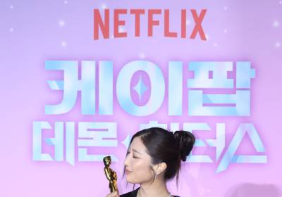 [포토] '케데헌' 이재, 트로피 키스