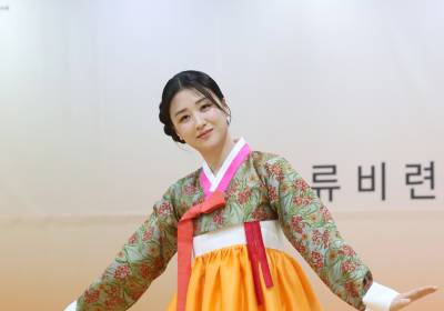 [포토] 박하선, 상큼발랄 홍도