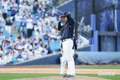 예견된 교통사고 후유증...롯데 클로저 김원중, 올 시즌 200세이브 가능할까 [IS 피플]