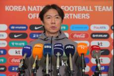 2연패 뒤 귀국한 홍명보 감독 “결과에 죄송, 손흥민 의심한 적 없어” [IS 현장]